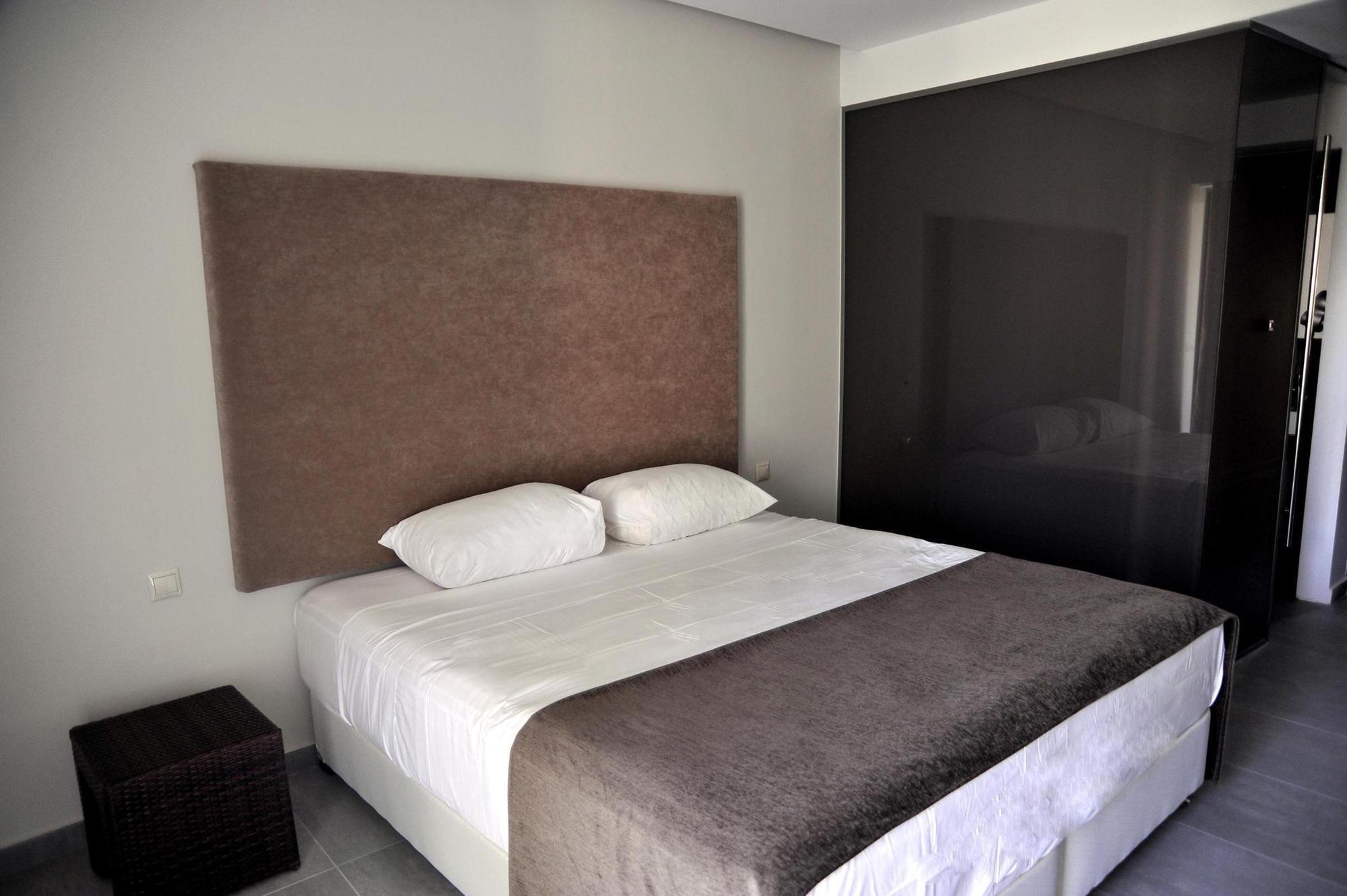 Oktober Downtown Boutique Hotel Rhodes City Екстер'єр фото